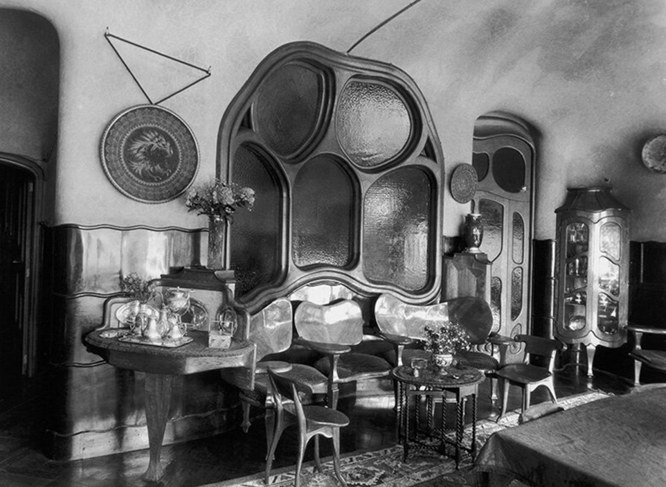 legendaris! pameran ekslusif furnitur antoni gaudi 