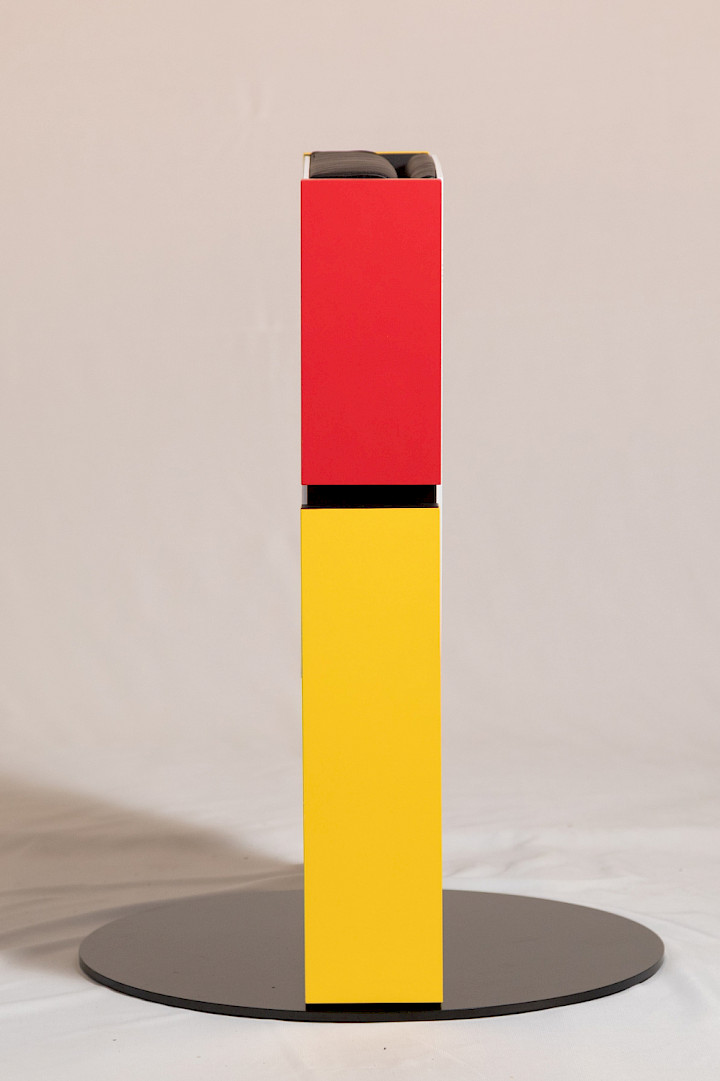 Lukisan Piet Mondrian Diubah Menjadi Kursi Lipat / Hamari 3
