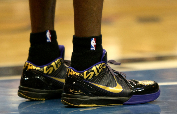 Mengenang Kobe Bryant Dengan 6 Sneakers Ikonis Ini
