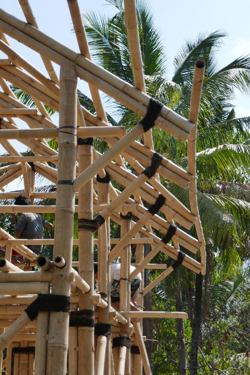 rumah bambu jadi solusi gempa di indonesia