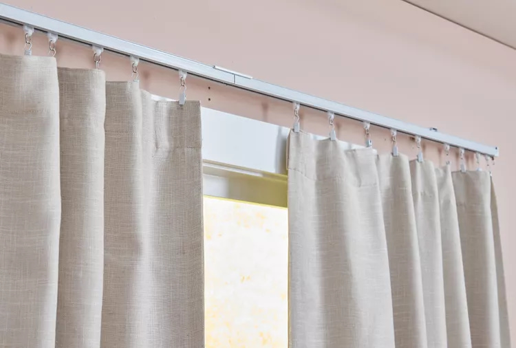 cara memasang gorden