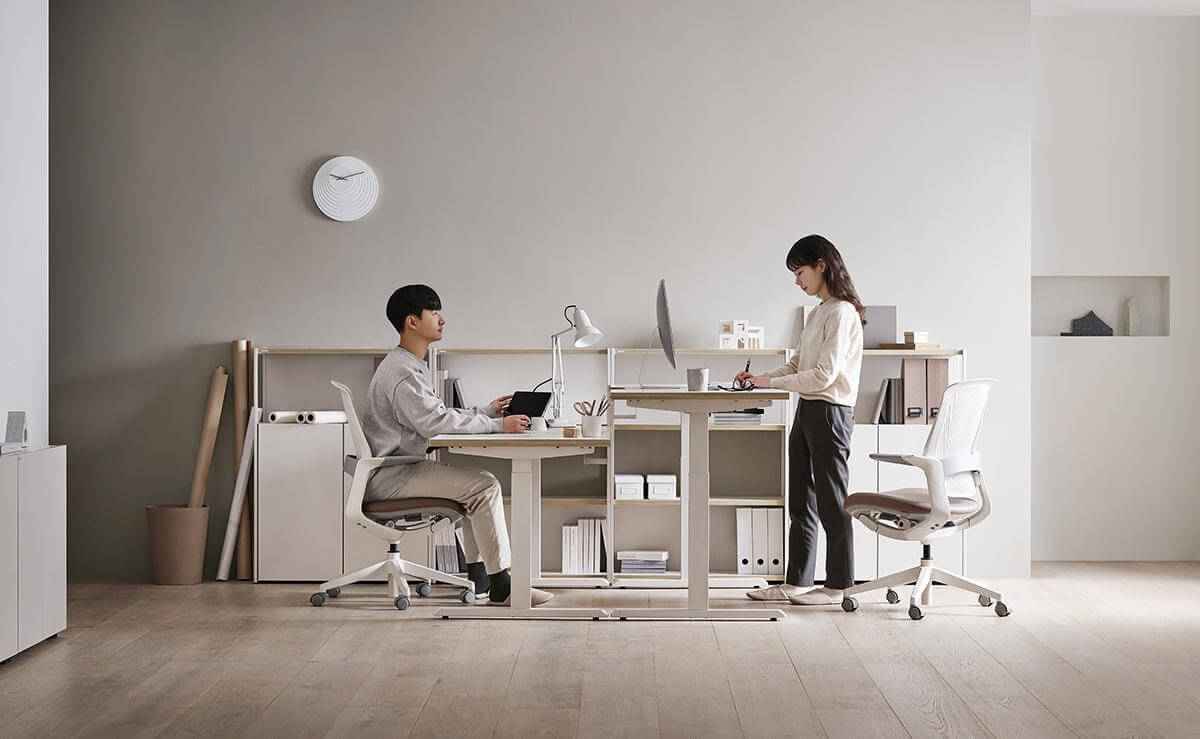 Meja dan Kursi ini Upgrade Sikap Kerja yang Sehat! CASA Indonesia