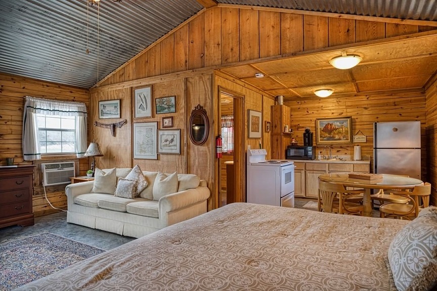 interior salah satu kabin di meadowlake ranch / meadowlake ranch