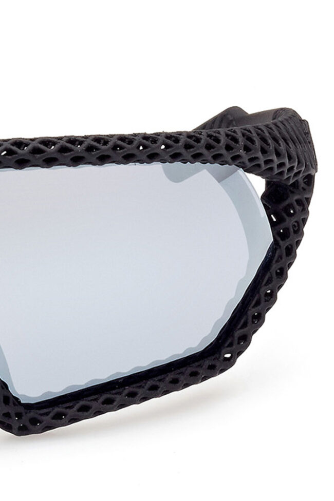 Kacamata Adidas Super Ringan ini dari Limbah Plastik