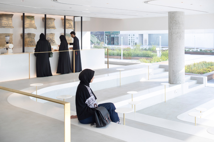 kafe di kuwait karya nendo hadirkan nuansa futuristis