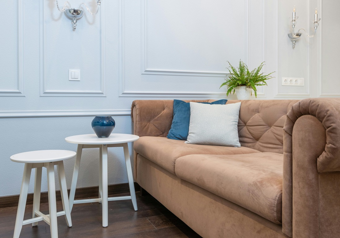 mewah! 6 keuntungan pakai wall moulding pvc di ruang tamu_casa