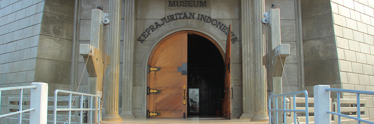 Pintu masuk Museum Keprajuritan Indonesia di Taman Mini Indonesia Indah / Indonesia Kaya