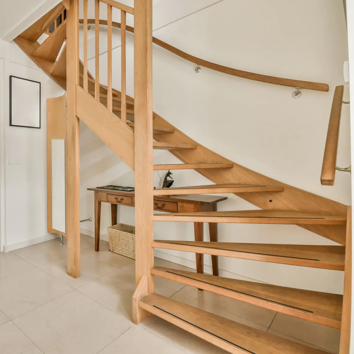 ukuran tangga minimalis untuk rumah kecil