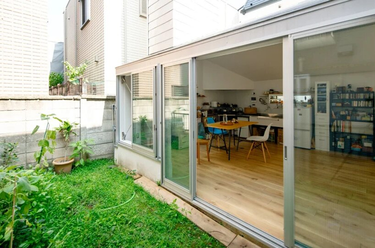 Rumah Di Jepang Ini Dirancang Hampir Tanpa Sekat
