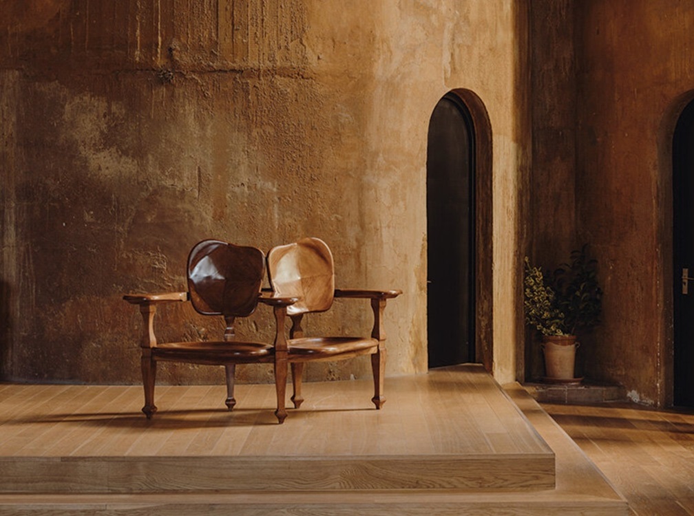 legendaris! pameran ekslusif furnitur antoni gaudi 