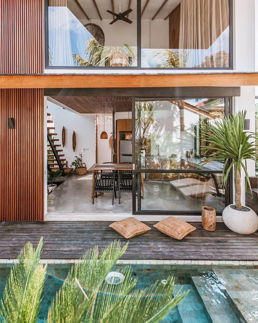 21 inspirasi rumah tropis gaya villa bali, liburan di rumah casa indonesia