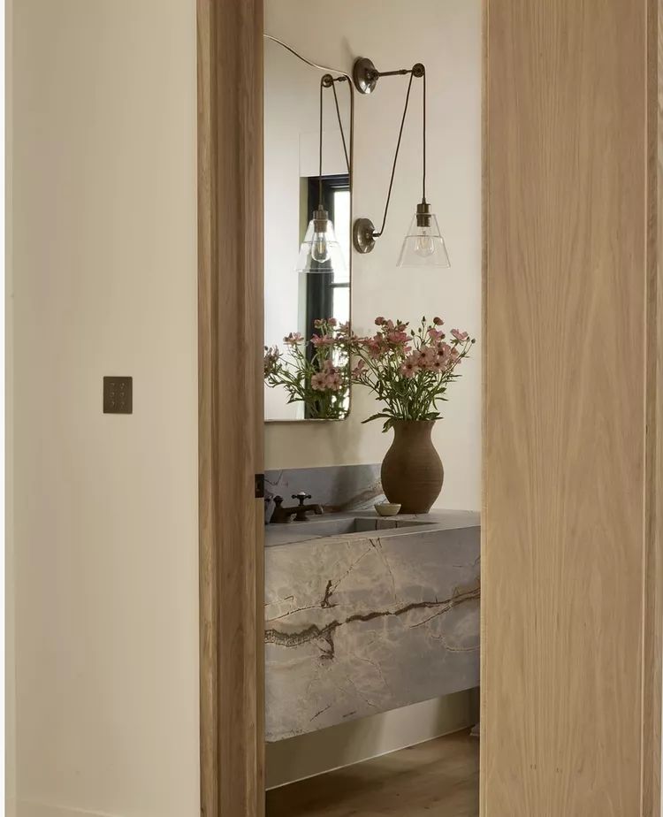 pintu kamar mandi aesthetic 