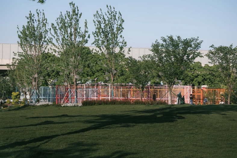 taman unik dengan lintasan olahraga warna-warni di tiongkok