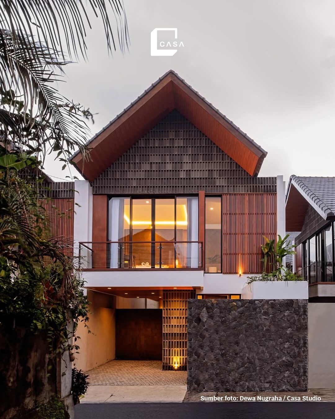 model rumah pintu utama menghadap samping