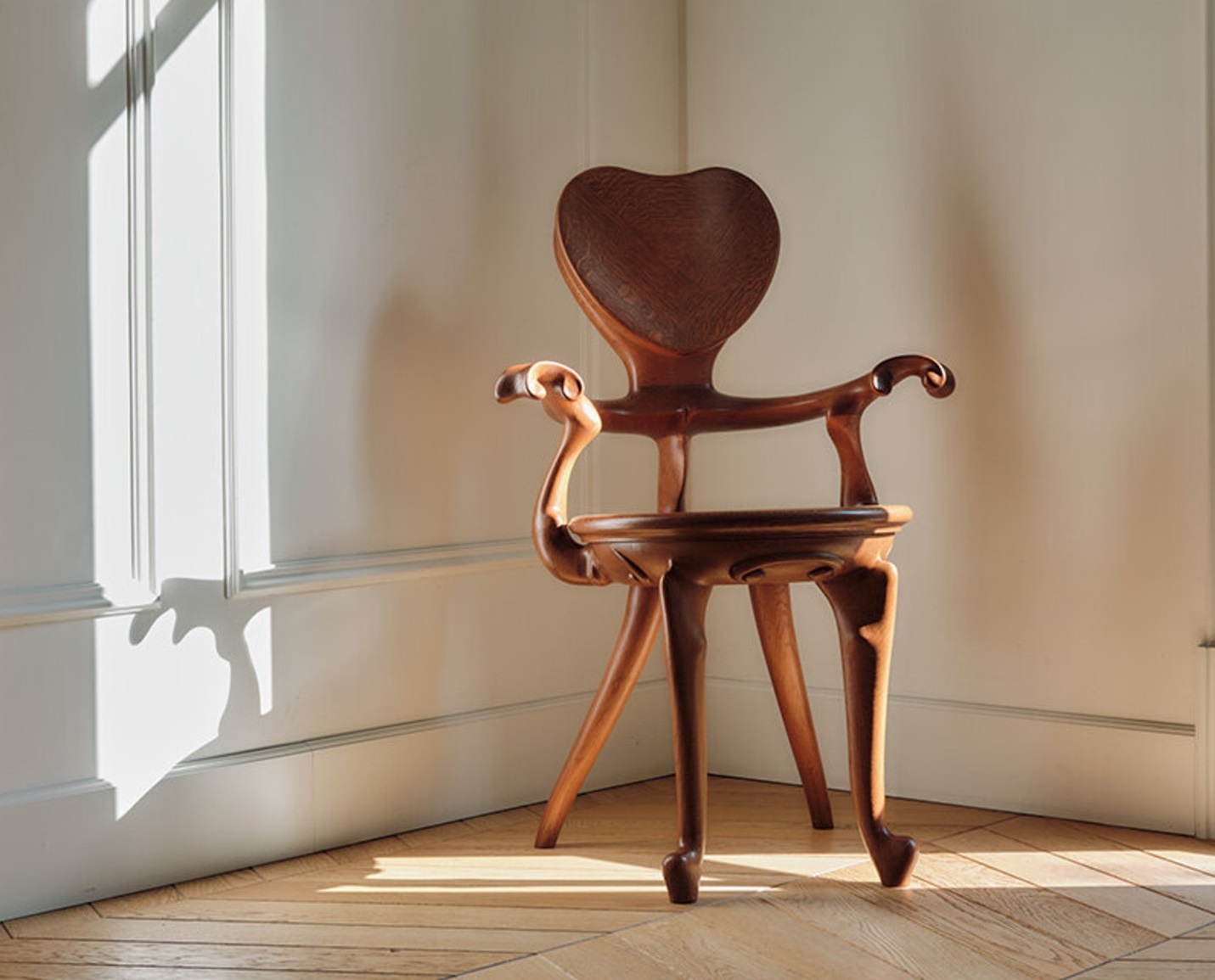 legendaris! pameran ekslusif furnitur antoni gaudi 