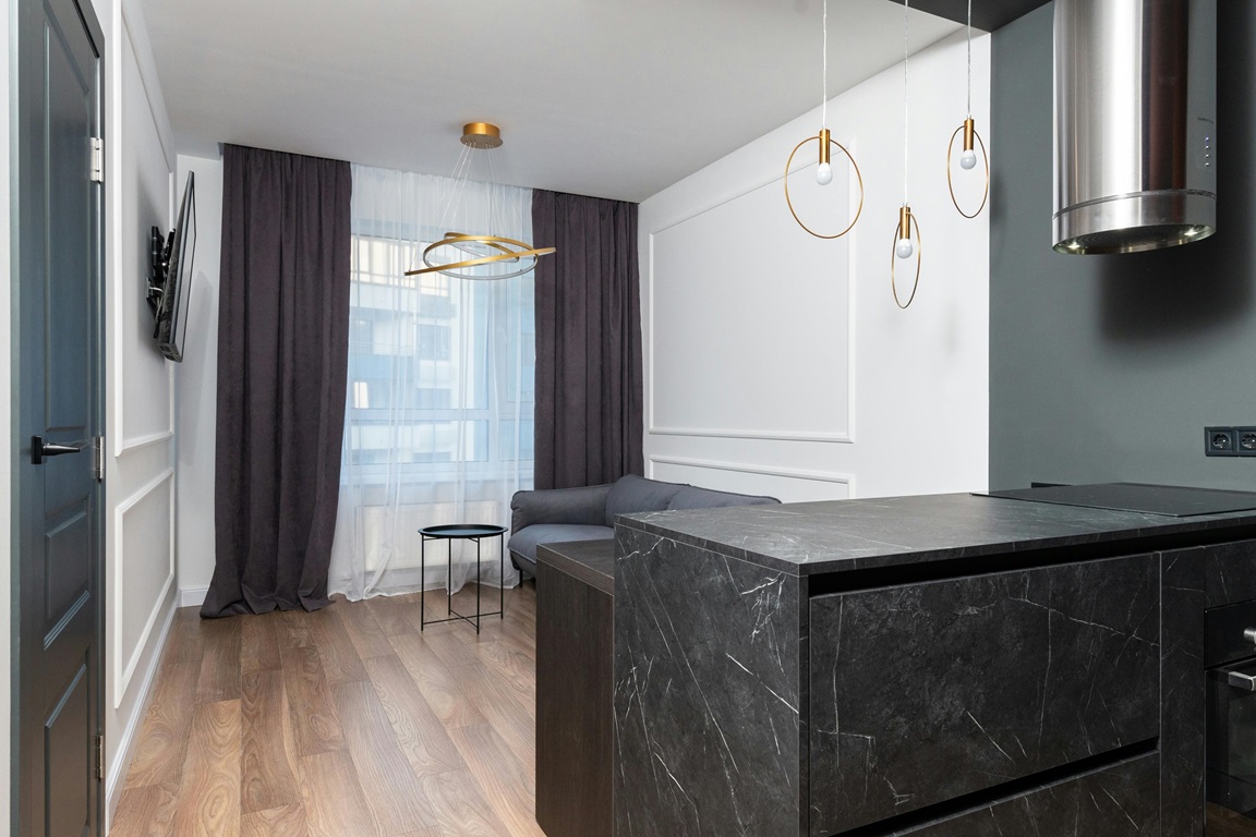 mewah! 6 keuntungan pakai wall moulding pvc di ruang tamu_casa