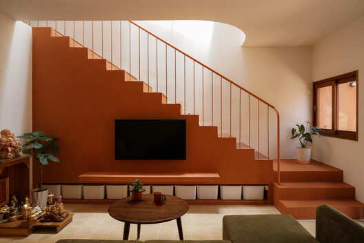 Ide Desain Tangga Rumah Sempit Sederhana yang Hemat Ruang