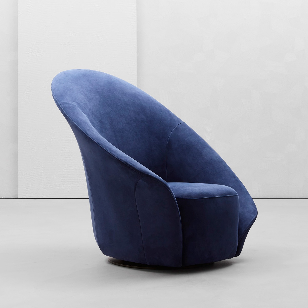 bentuk armchair elegan ini menyerupai bunga lili / flou / laflo 3
