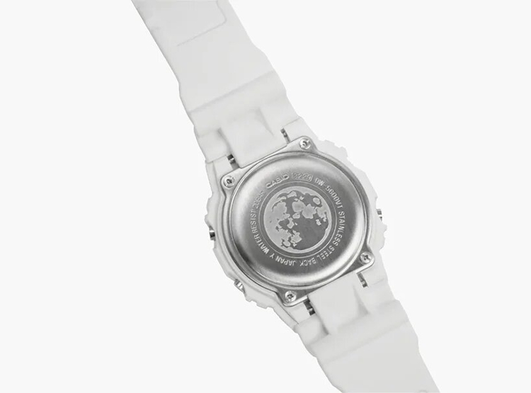 jam tangan ini dirancang untuk peringatan misi ke bulan