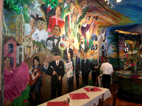 Mural Kafe dengan Gambar Berisi Pesan Multikulturalisme