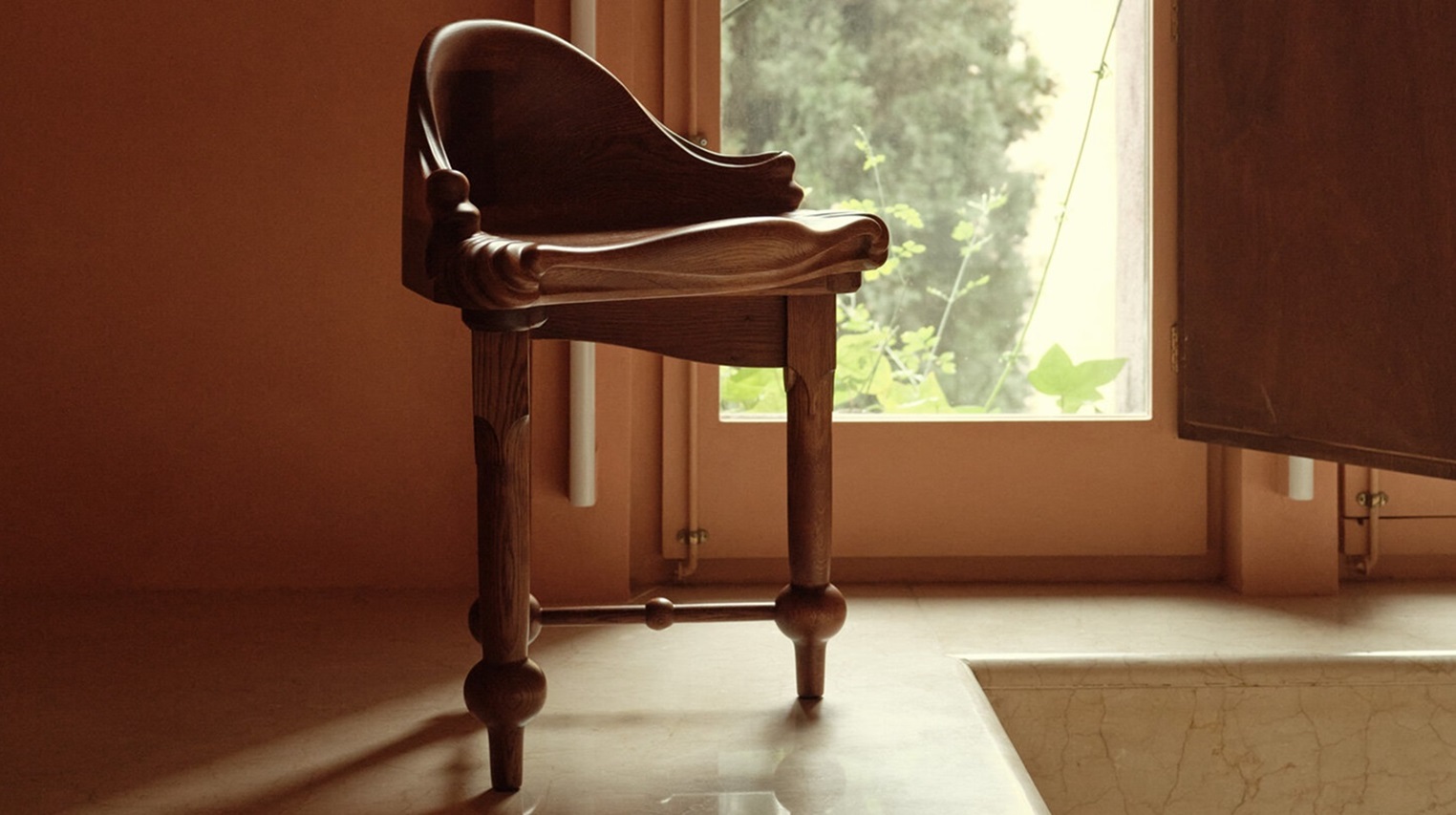 legendaris! pameran ekslusif furnitur antoni gaudi 