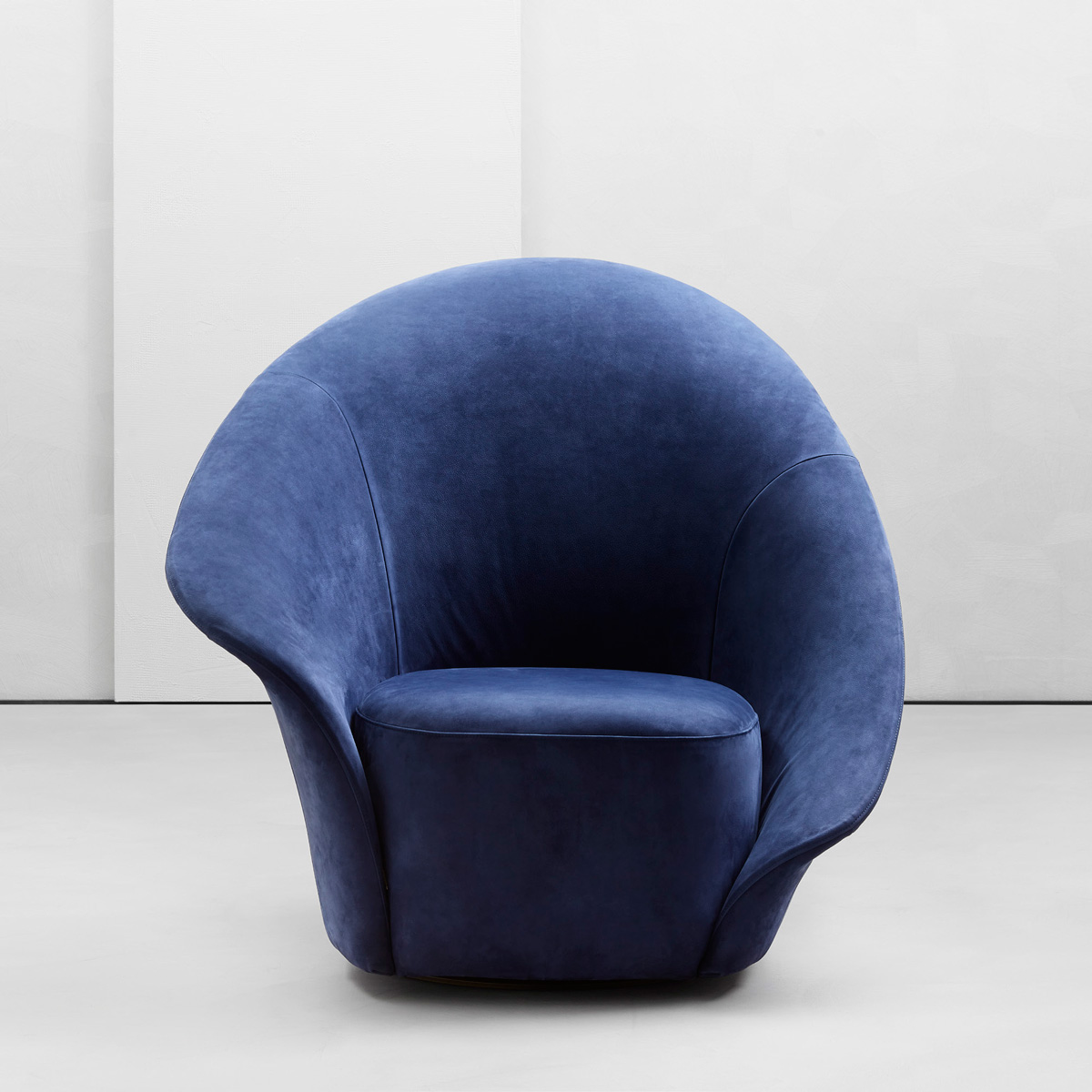bentuk armchair elegan ini menyerupai bunga lili / flou / laflo 2