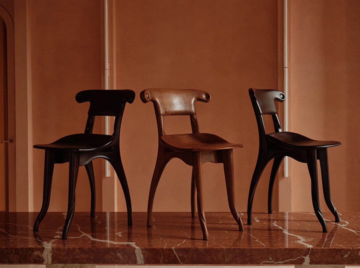 legendaris! pameran ekslusif furnitur antoni gaudi 