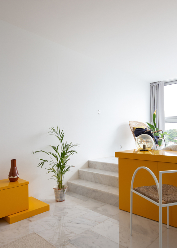 Cerahkan Apartemen Minimalis 30m2 Pakai Warna Kuning / Alexander Bogorodskiy / Corpo Atelier 8