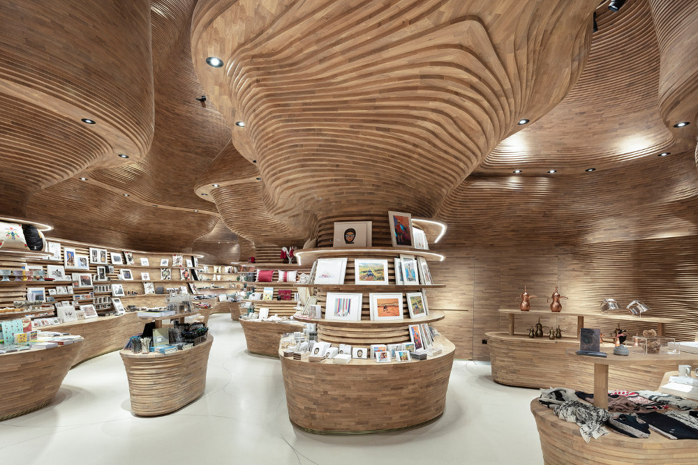 Gift Shop di National Museum of Qatar ciptaan Koichi Takada Architects Interiors / Tom Ferguson