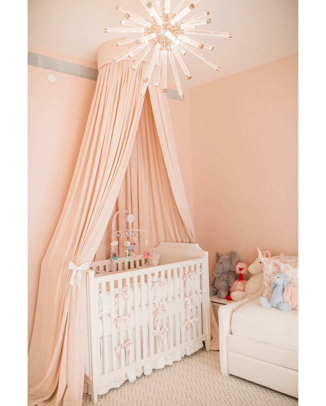 11 warna menenangkan untuk kamar bayi yang nyaman