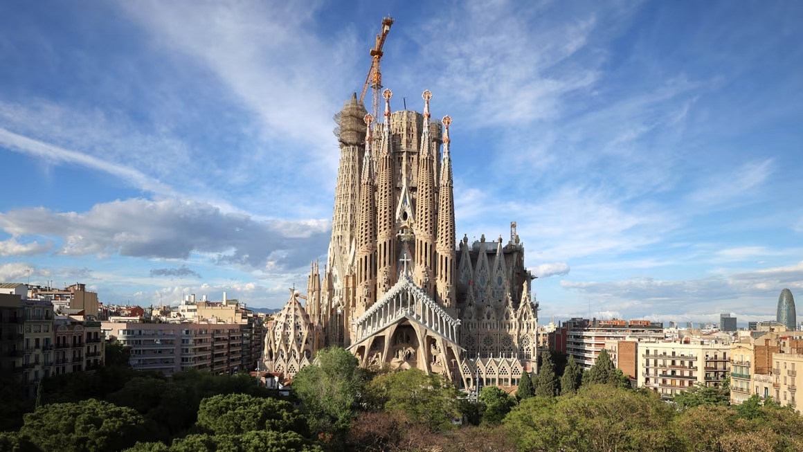Setelah 100 Tahun Dibangun, Sagrada Familia Selesai di 2026!