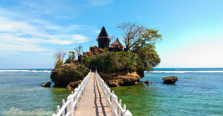 12 Pantai di Malang yang Wajib Dikunjungi