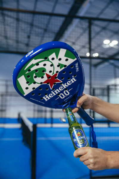 Raket Padel Ini Bisa Buka Botol Bir