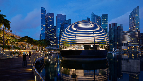 Apple Buat Bola Raksasa Mengapung Di Teluk Singapura