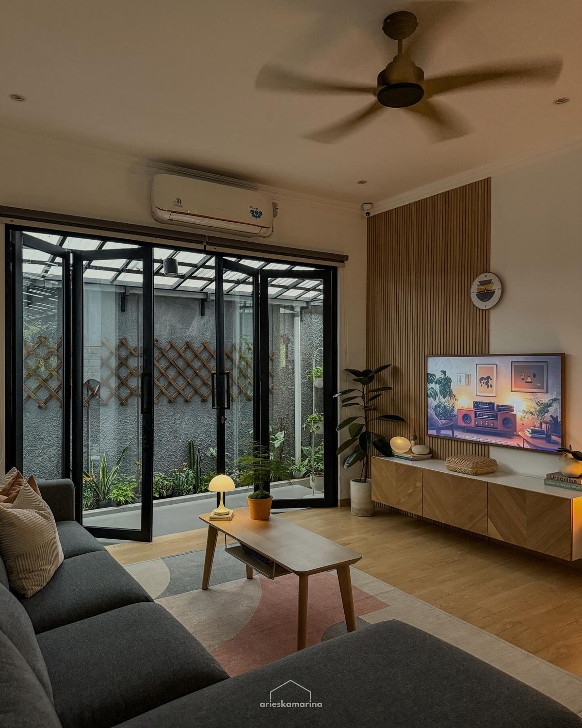 8 Trik Desain Ruang Tamu 3x3 dengan Pintu Samping