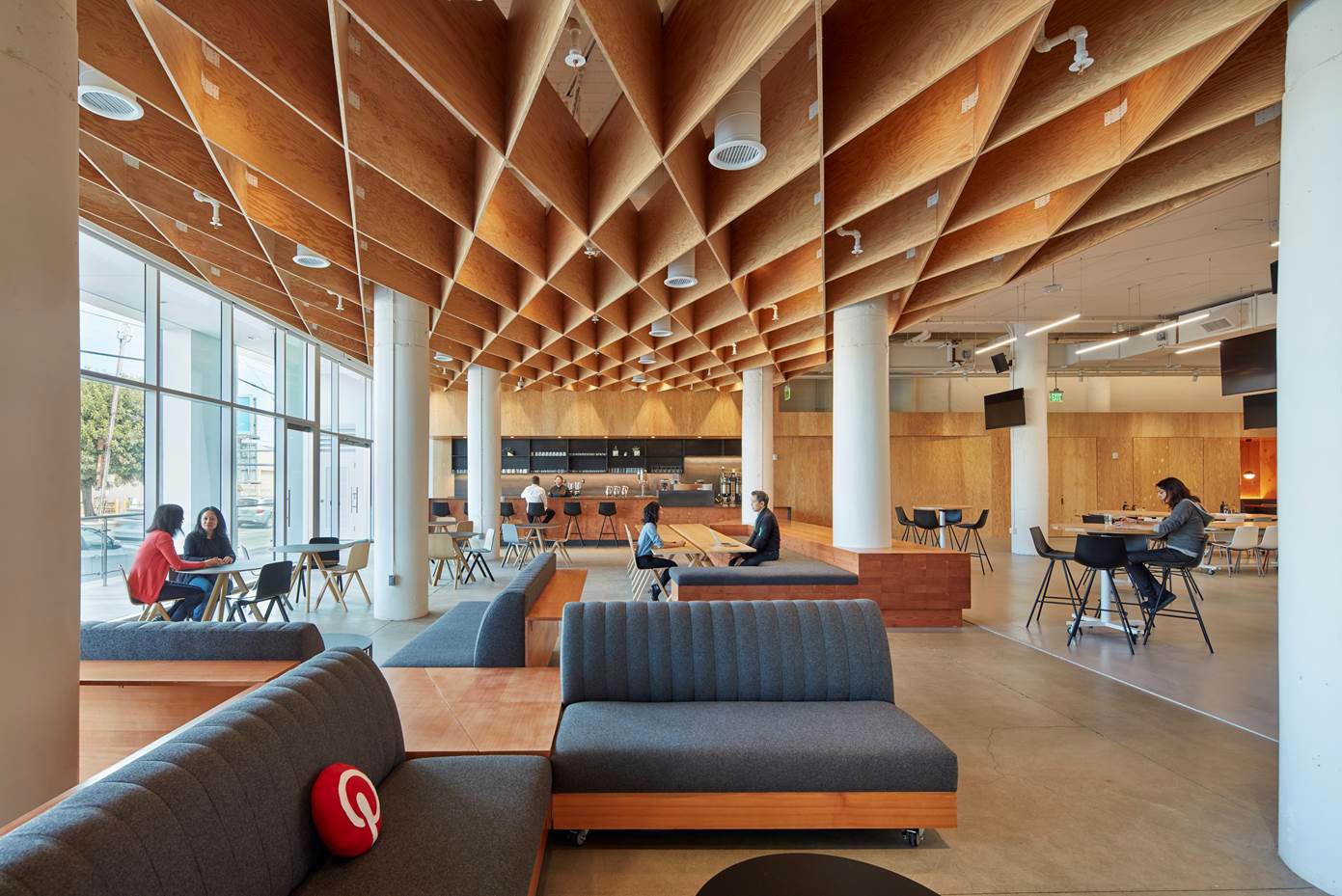 Interior pada kantor baru Pinterest dengan mengedepankan fungsi desain secara optimal.