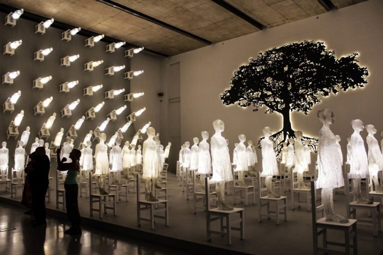 Berisi 105 Patung! Instalasi Karya Seniman Argentina 