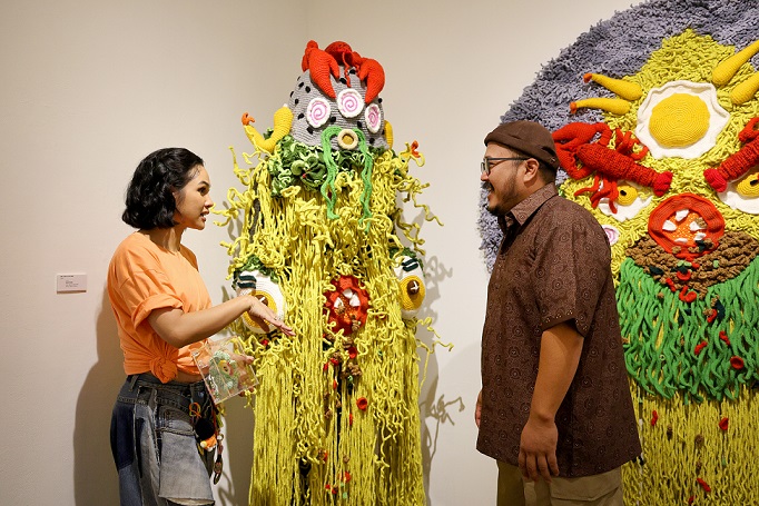 Mangmoel Merajut Makanan Buat Gambarkan Makna Keakraban