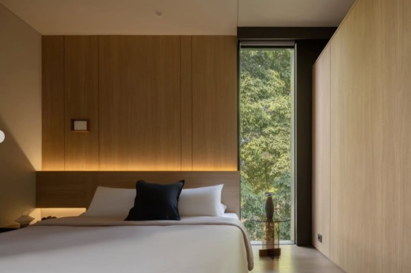 Backdrop Kamar Tidur, Apa Bedanya dengan Headboard?