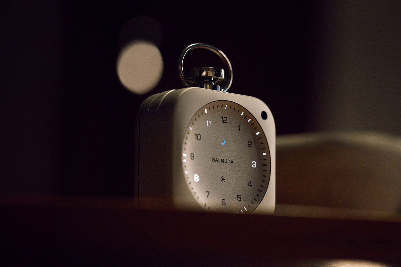 The Clock Tampilkan Desain Ringkas ala Jam Saku Klasik