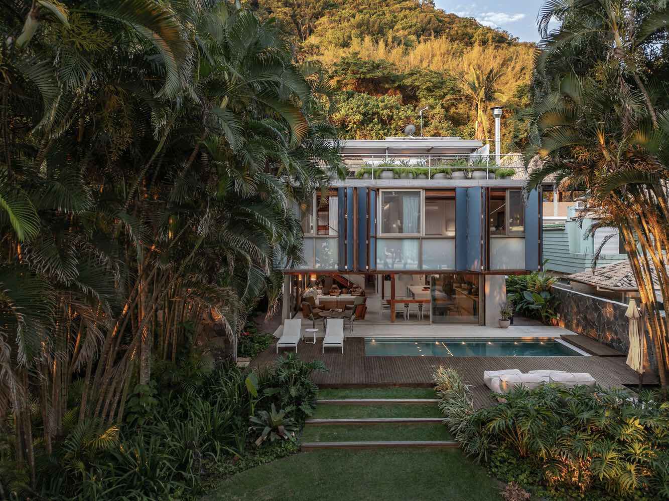 Estúdio Rossi Bangun Beach House Ikonik di São Paulo