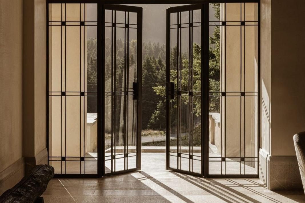 5 Model Teralis Pintu 2 Daun Terbaru, Aman & Estetis