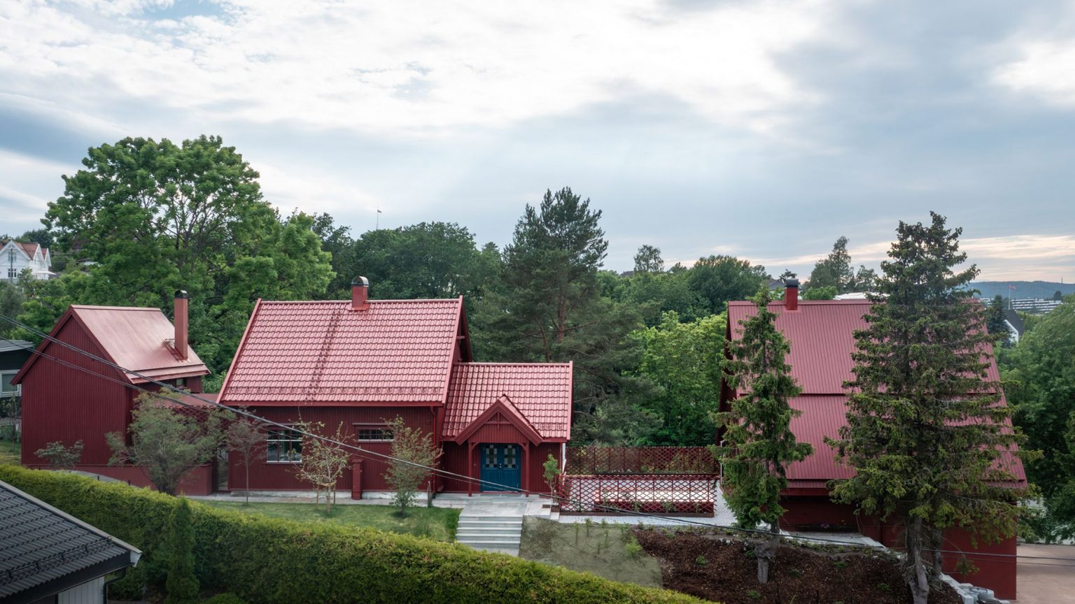 Tanpa Dibongkar, Rumah Merah Khas Norwegia Tetap Jadi Modern