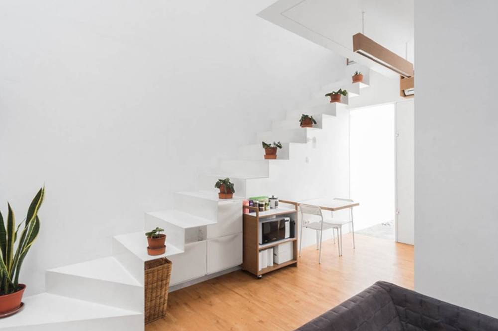Rumah Makin Cantik! 5 Inspirasi Tangga Minimalis 2 Lantai