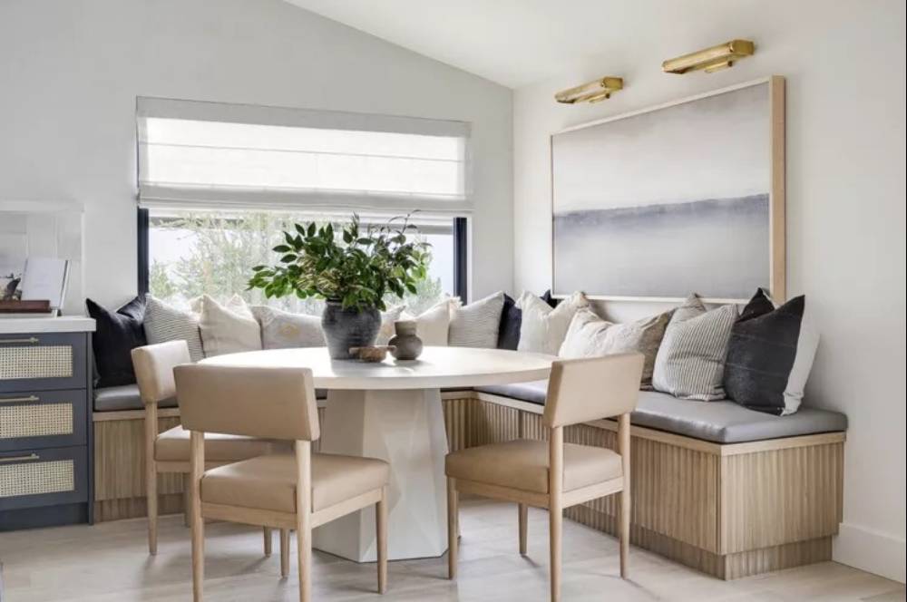 Punya Sudut Kosong? Coba Sulap Jadi Breakfast Nook