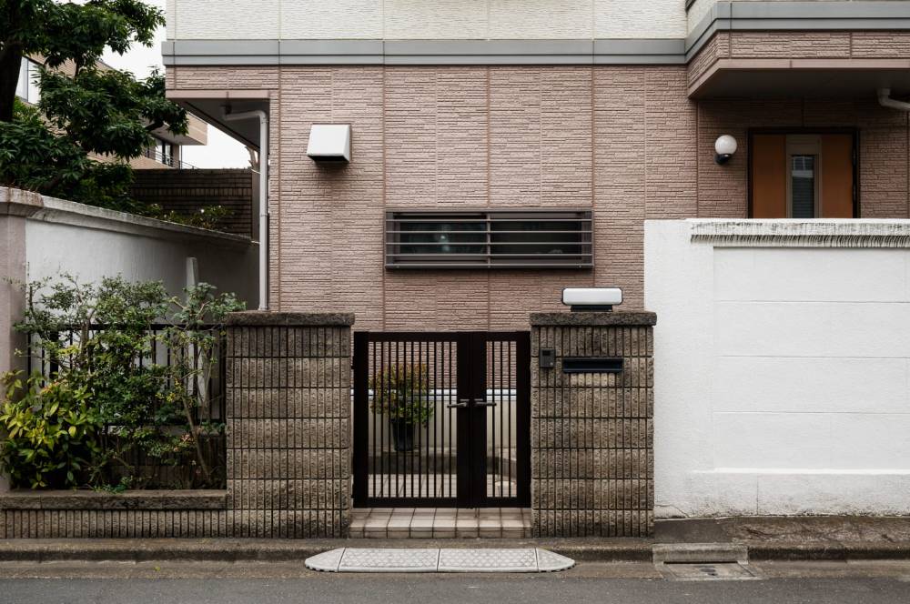 5 Ide Model Pagar Rumah Setengah Tembok, Unik dan Estetis!