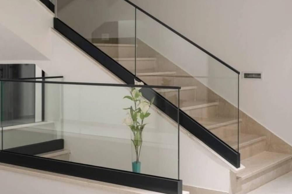 Railing Tangga Minimalis Mewah yang Buat Interior Naik Kelas