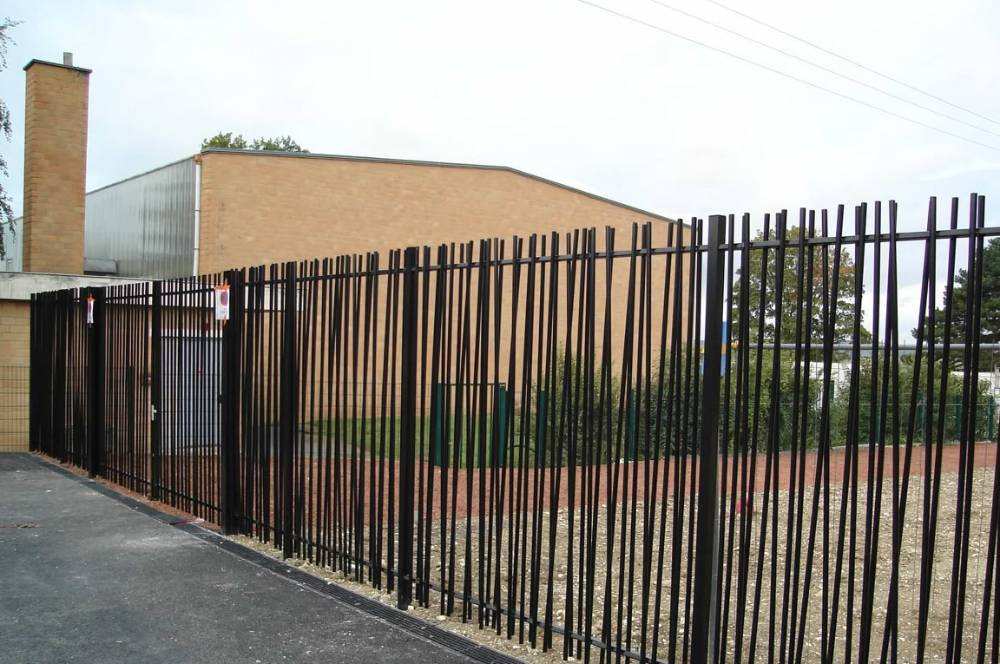 Luar Biasa! Pagar Besi Hollow Unik yang Bikin Rumah Stylish