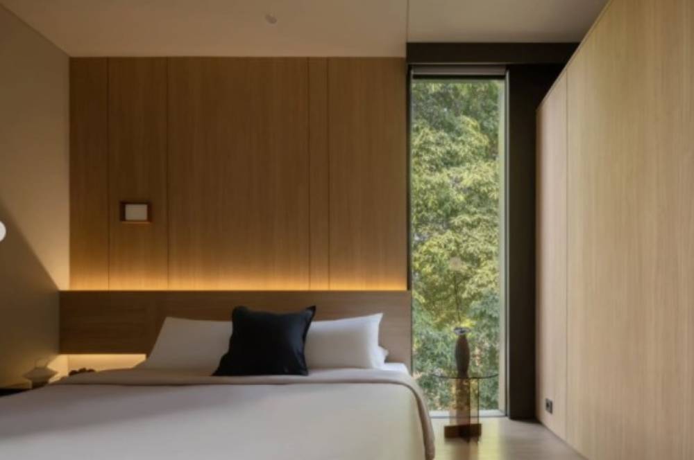 Backdrop Kamar Tidur, Apa Bedanya dengan Headboard?