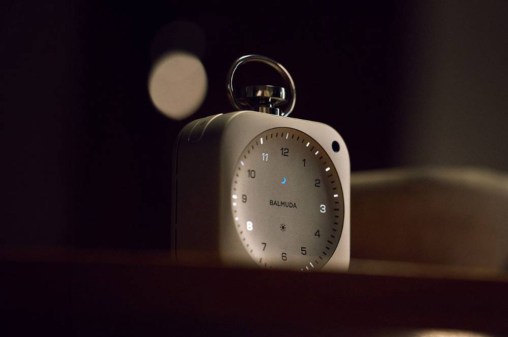 The Clock Tampilkan Desain Ringkas ala Jam Saku Klasik